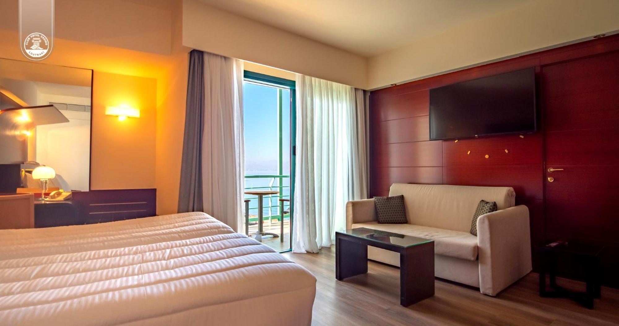 Club Hotel Casino Loutraki Exterior photo A room at the hotel