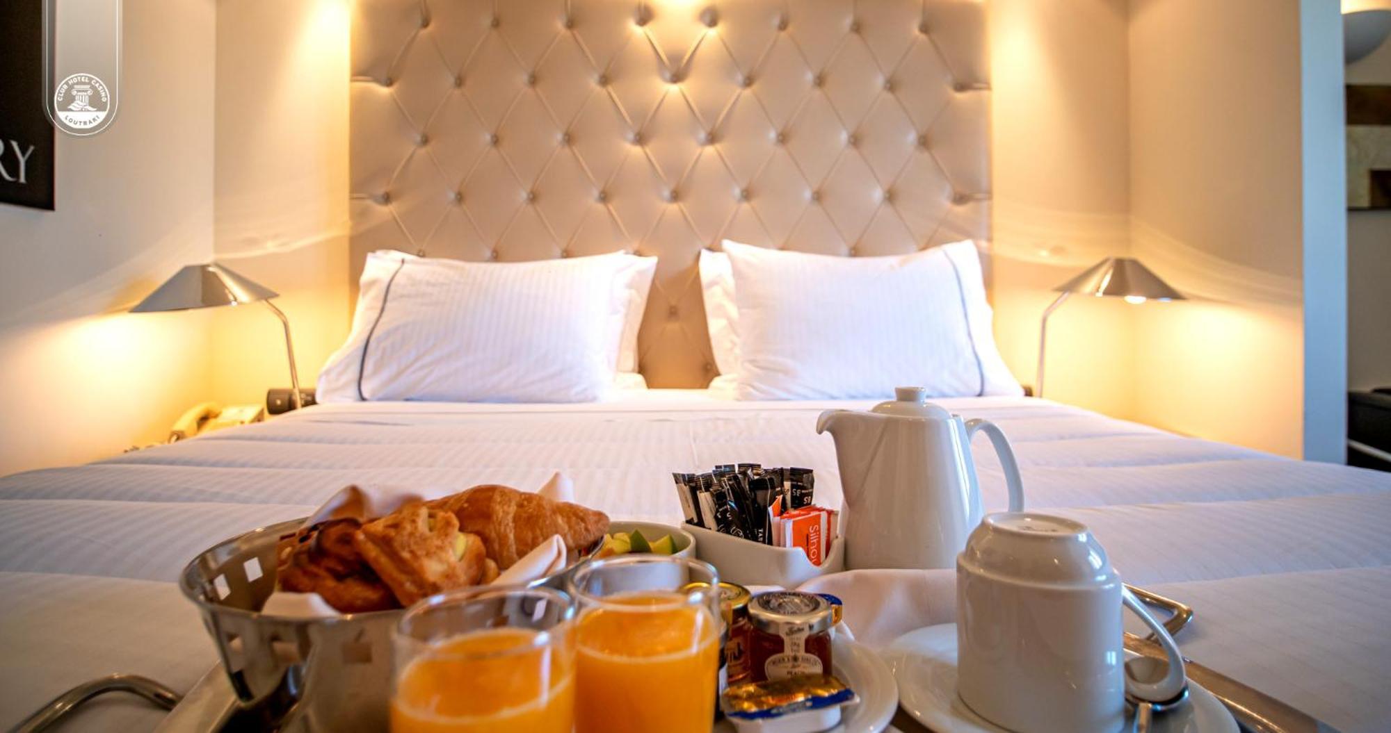 Club Hotel Casino Loutraki Exterior photo Room service