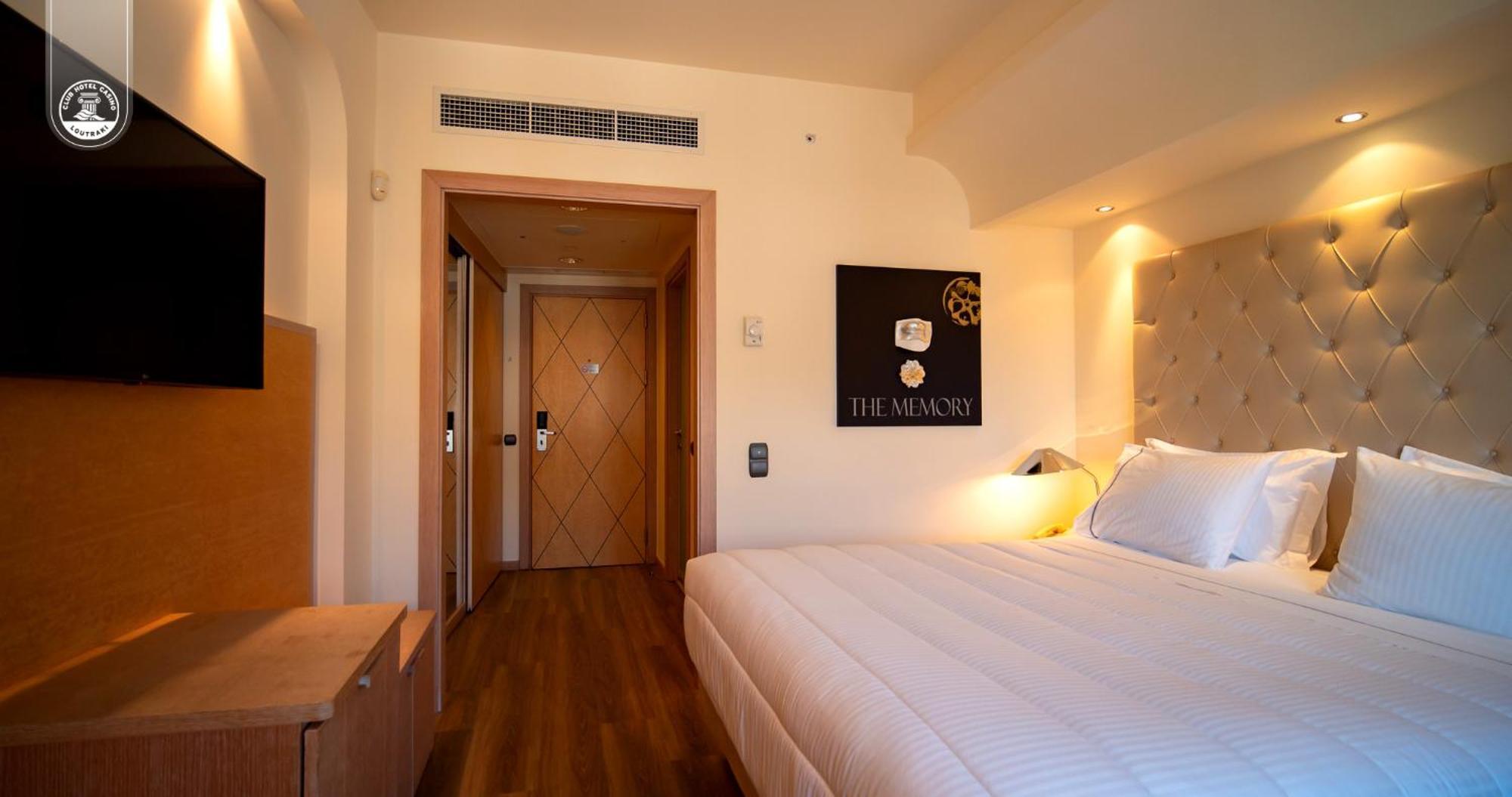 Club Hotel Casino Loutraki Exterior photo A room at the hotel