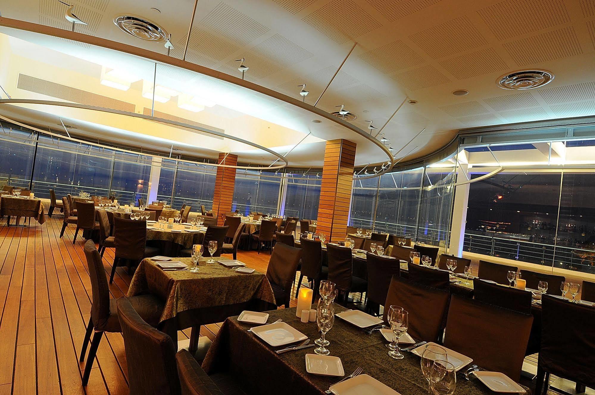 Club Hotel Casino Loutraki Exterior photo The interior of the restaurant