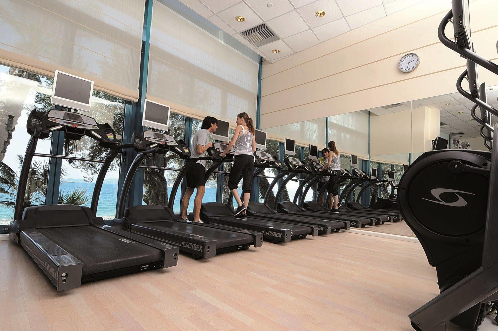Club Hotel Casino Loutraki Exterior photo The gym at the hotel