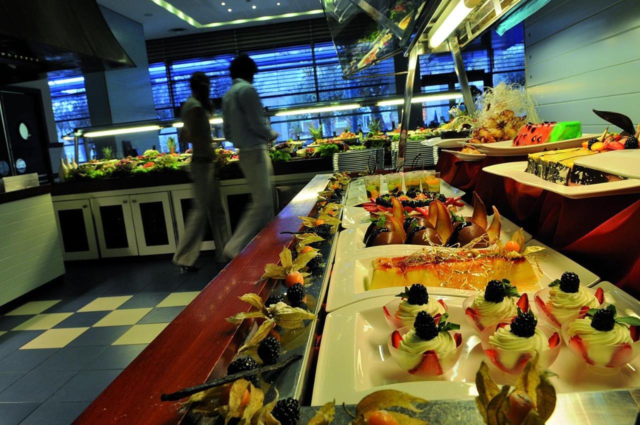 Club Hotel Casino Loutraki Exterior photo A buffet at a hotel