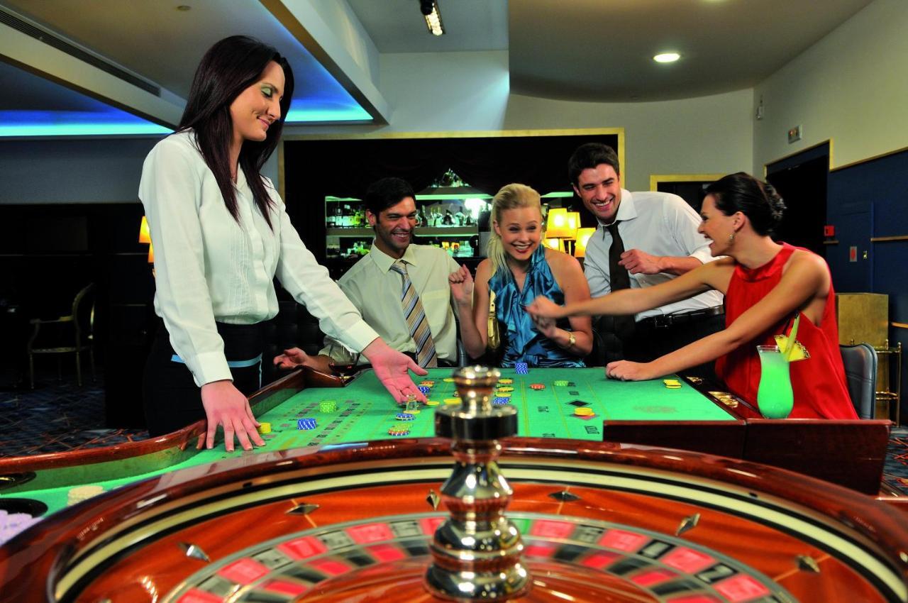Club Hotel Casino Loutraki Exterior photo Casino Malta